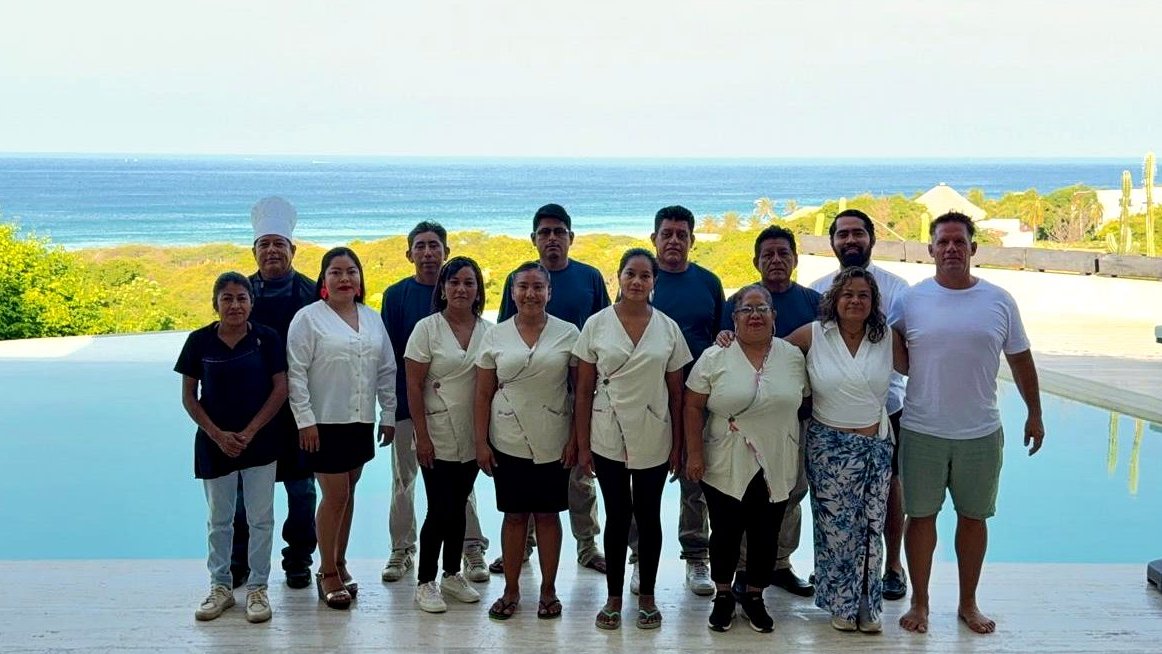 Arianna, Stéphane, and the Tierra en Armonía team by the pool
