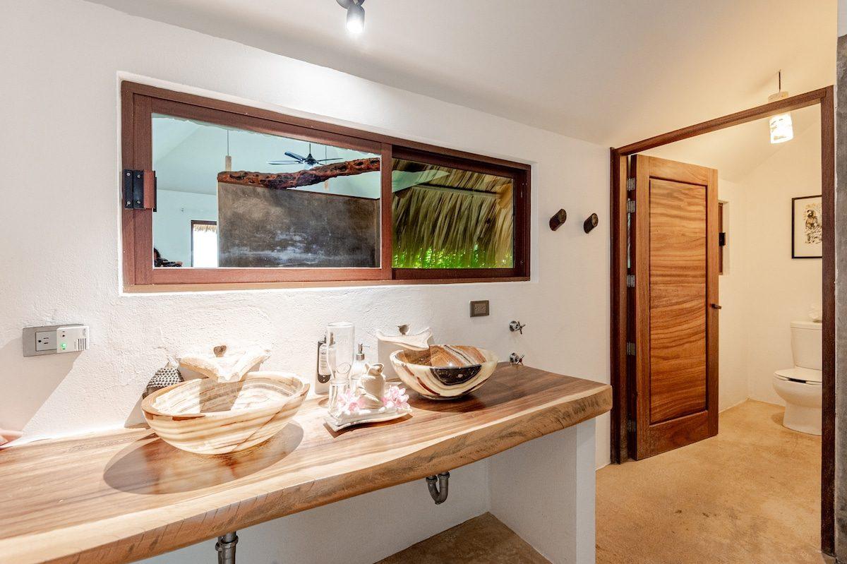 The fully equipped kitchen at Ensueño, Tierra en Armonía